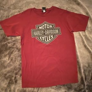 Men’s dark red Harley Davidson short sleeve tee shirt.